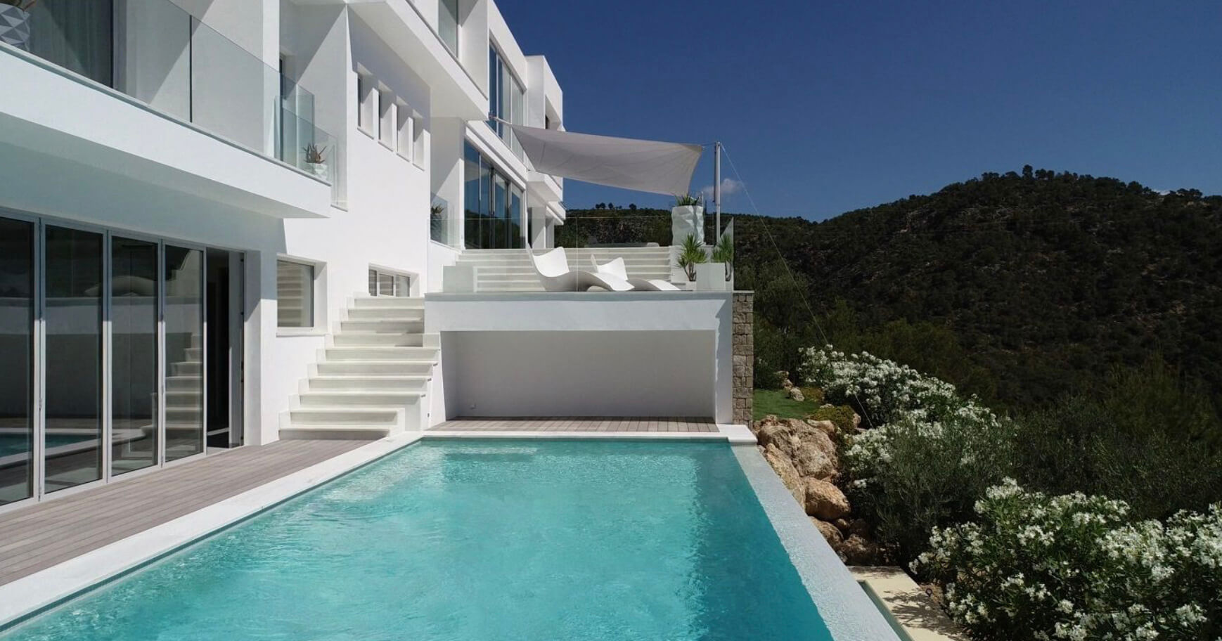 Lovian Properties present a spectacular villa in the exclusive location of Costa d’en Blanes
